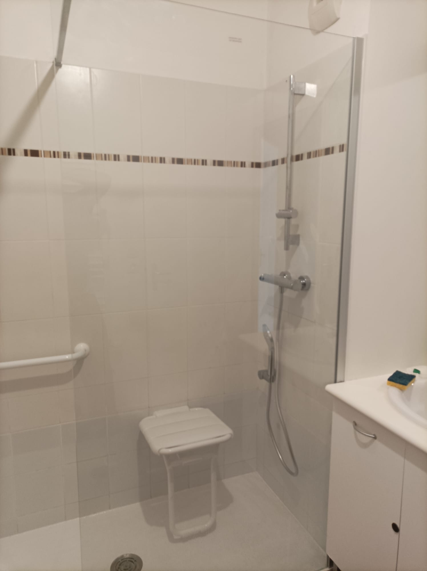 Plombier Chauffagiste - Douche PMR - Vasque